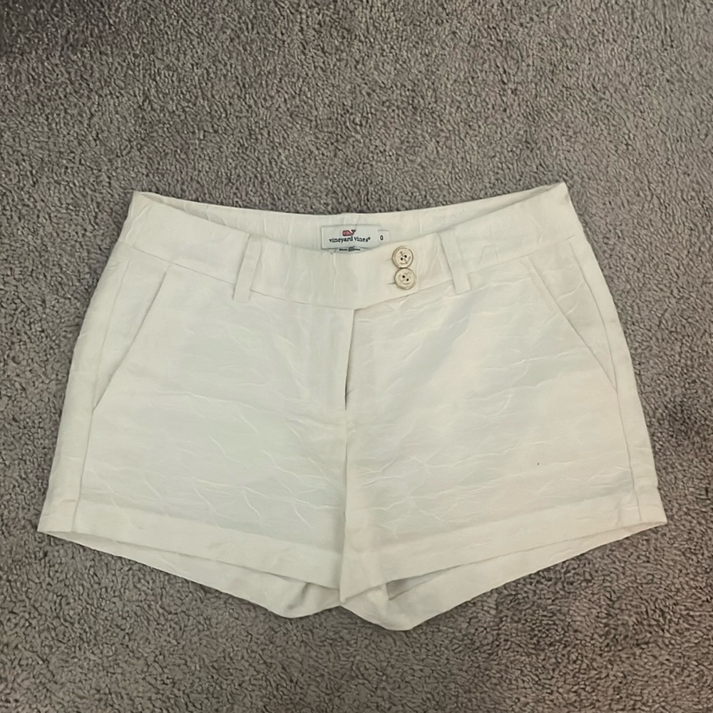 Vineyard vine white shorts